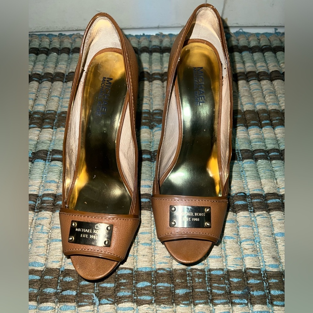 Michael Kors Tan Peep-Toe Wood Heel Shoes – Size 8.5